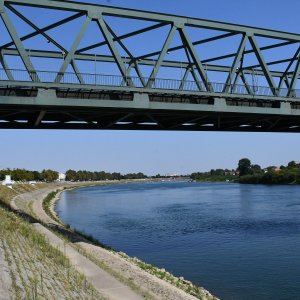 Slavonski Brod: Savu dijeli dvadesetak centimetara od najnižeg zabilježenog vodostaja