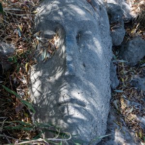 Zagreb: Ispod Hendrixova mosta izronila kamena skulptura 'Vodan'