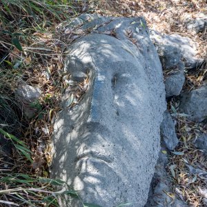 Zagreb: Ispod Hendrixova mosta izronila kamena skulptura 'Vodan'