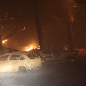 Izgorjeli su auti, brodovi i kuće...