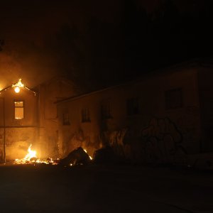 Izgorjeli su auti, brodovi i kuće...