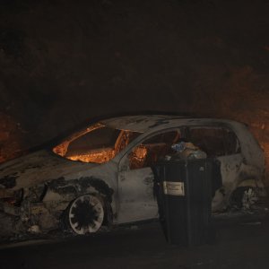 Izgorjeli su auti, brodovi i kuće...