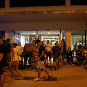 Evakuirani građani u dvorani Ribnjak