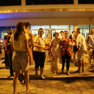 Evakuirani građani u dvorani Ribnjak