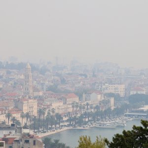 Split prekriven dimom zbog požara kod Tomislavgrada