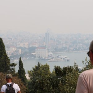 Split prekriven dimom zbog požara kod Tomislavgrada