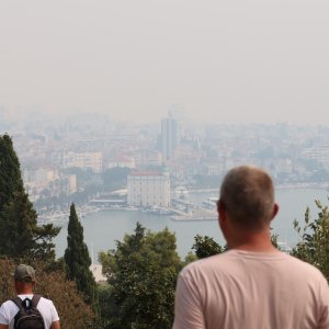 Split prekriven dimom zbog požara kod Tomislavgrada