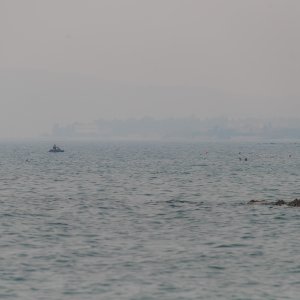 Slaba vidljivost u Kaštelima zbog velikog požara u okolici Tomislavgrada