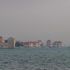Slaba vidljivost u Kaštelima zbog velikog požara u okolici Tomislavgrada