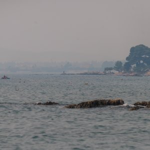Slaba vidljivost u Kaštelima zbog velikog požara u okolici Tomislavgrada