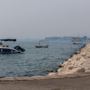 Slaba vidljivost u Kaštelima zbog velikog požara u okolici Tomislavgrada