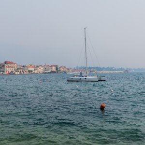 Slaba vidljivost u Kaštelima zbog velikog požara u okolici Tomislavgrada