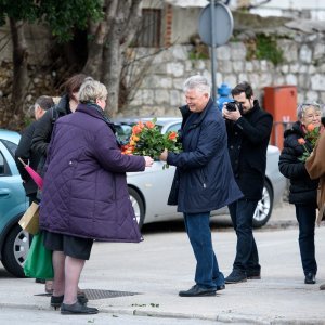 Andro Vlahušić dijelio ruže svojim sugrađankama