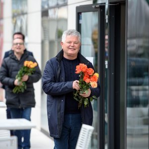 Andro Vlahušić dijelio ruže svojim sugrađankama