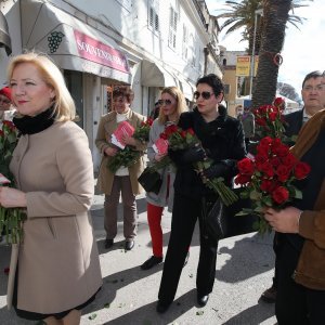 Splitski SDP-ovci predvođeni Aidom Batarelo dijelili ruže sugrađankama