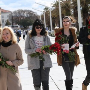 Splitski SDP-ovci predvođeni Aidom Batarelo dijelili ruže sugrađankama