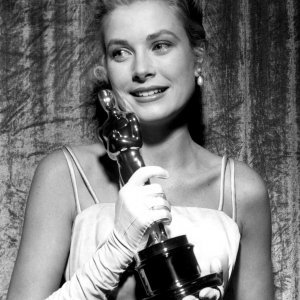 Grace Kelly osvojila je 1955