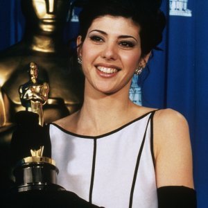 Marisa Tomei s Oscarom za sporednu ulogu u filmu 'Moj rođak Vinny' iz 1993.