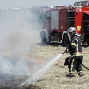 Maturant bacio signalnu raketu i izazvao požar