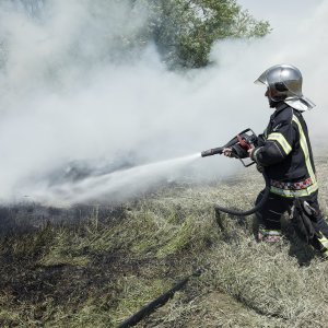 Maturant bacio signalnu raketu i izazvao požar