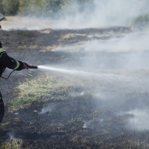 Maturant bacio signalnu raketu i izazvao požar