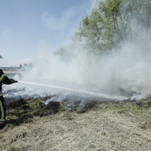 Maturant bacio signalnu raketu i izazvao požar