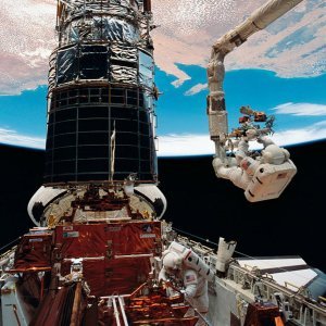 Svemirska šetnja uz teleskop Hubble
