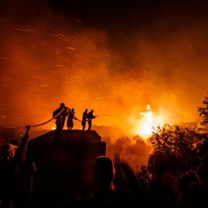 Splićani pokušavaju ugasiti požar u Kilama