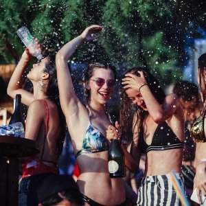 DJ Ressless zagrijao atmosferu na afterbeach zabavi u Hula Hula beach baru