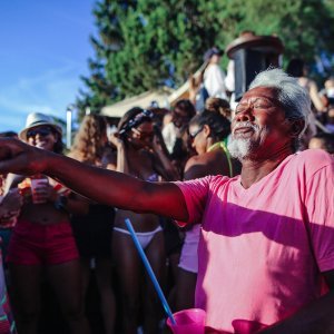 DJ Ressless zagrijao atmosferu na afterbeach zabavi u Hula Hula beach baru