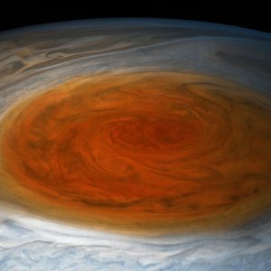 Juno promatra crveni kaos Jupitera