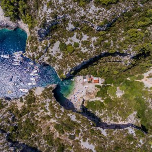 Panoramske fotografije uvale Stiniva