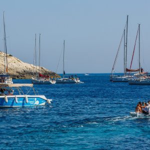 Modra špilja na Biševu