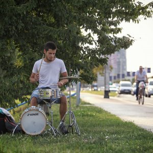 Bubnjar Ivan Marinović vježba na križanju Hrgovića i Zagrebačke avenije