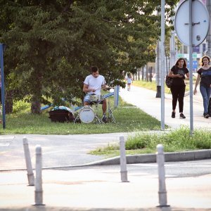 Bubnjar Ivan Marinović vježba na križanju Hrgovića i Zagrebačke avenije