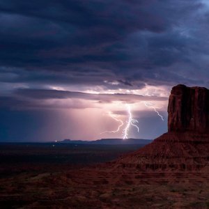 Munja u Monument Valleyju