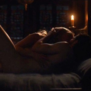 Emilia Clarke i Kit Harrington