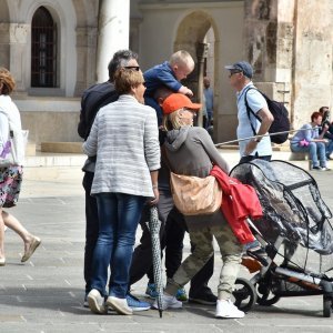 Pula: Stara gradska jezgra nakon razvedravanja opet je puna turista