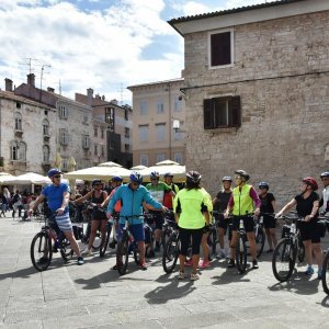 Pula: Stara gradska jezgra nakon razvedravanja opet je puna turista