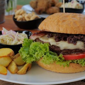 Arboretum Pub burger