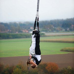 Vjenčanje 45 metara iznad zemlje pa bungee skok