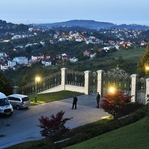 Policijski istrazitelji u Kulmerovim dvorima