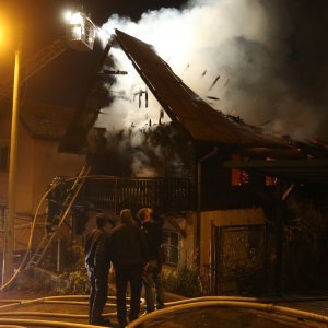 U Bjelolasičkoj ulici u Mlinovima planula je kuća