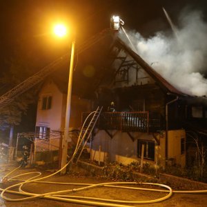 U Bjelolasičkoj ulici u Mlinovima planula je kuća