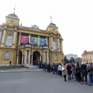 Gužva ispred HNK Zagreb