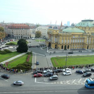 Gužva ispred HNK Zagreb