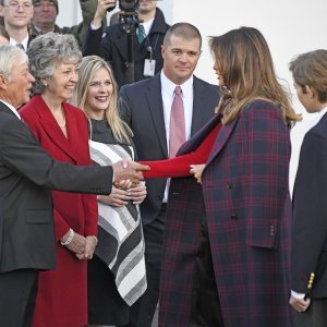 Melanija Trump i njezin sin Barron Trump dočekali su i pozdravili obitelj Chapman