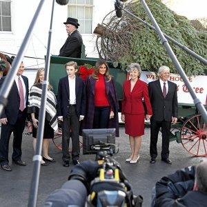 Melanija Trump i njezin sin Barron Trump dočekali su i pozdravili obitelj Chapman