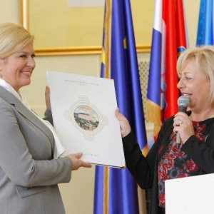 Kolinda Grabar Kitarović u posjetu sušačkoj gimnaziji