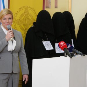 Kolinda Grabar Kitarović u posjetu sušačkoj gimnaziji